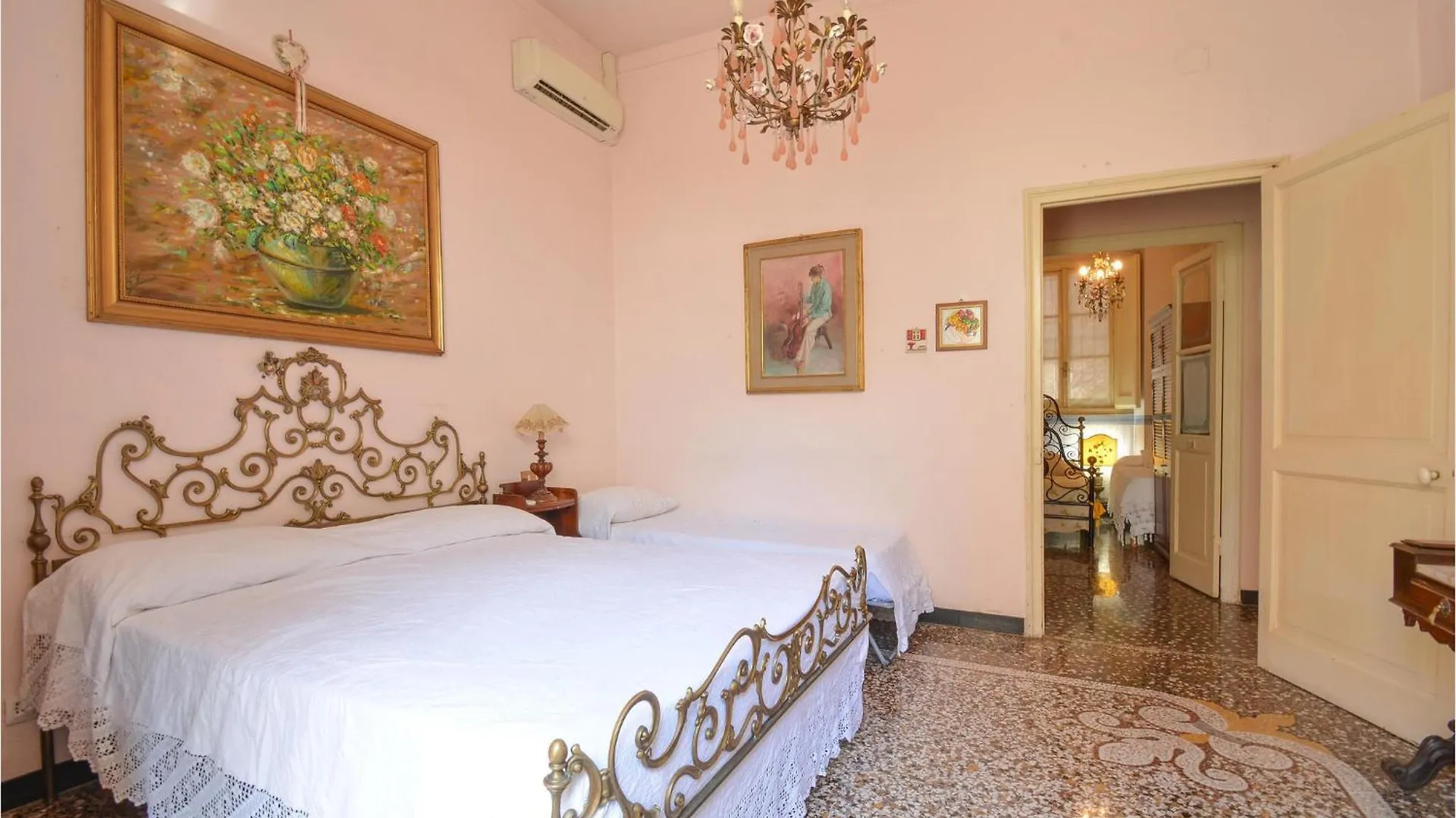 3 Bedroom Cozy Apartment In Genova Sestri Ponente Genoa