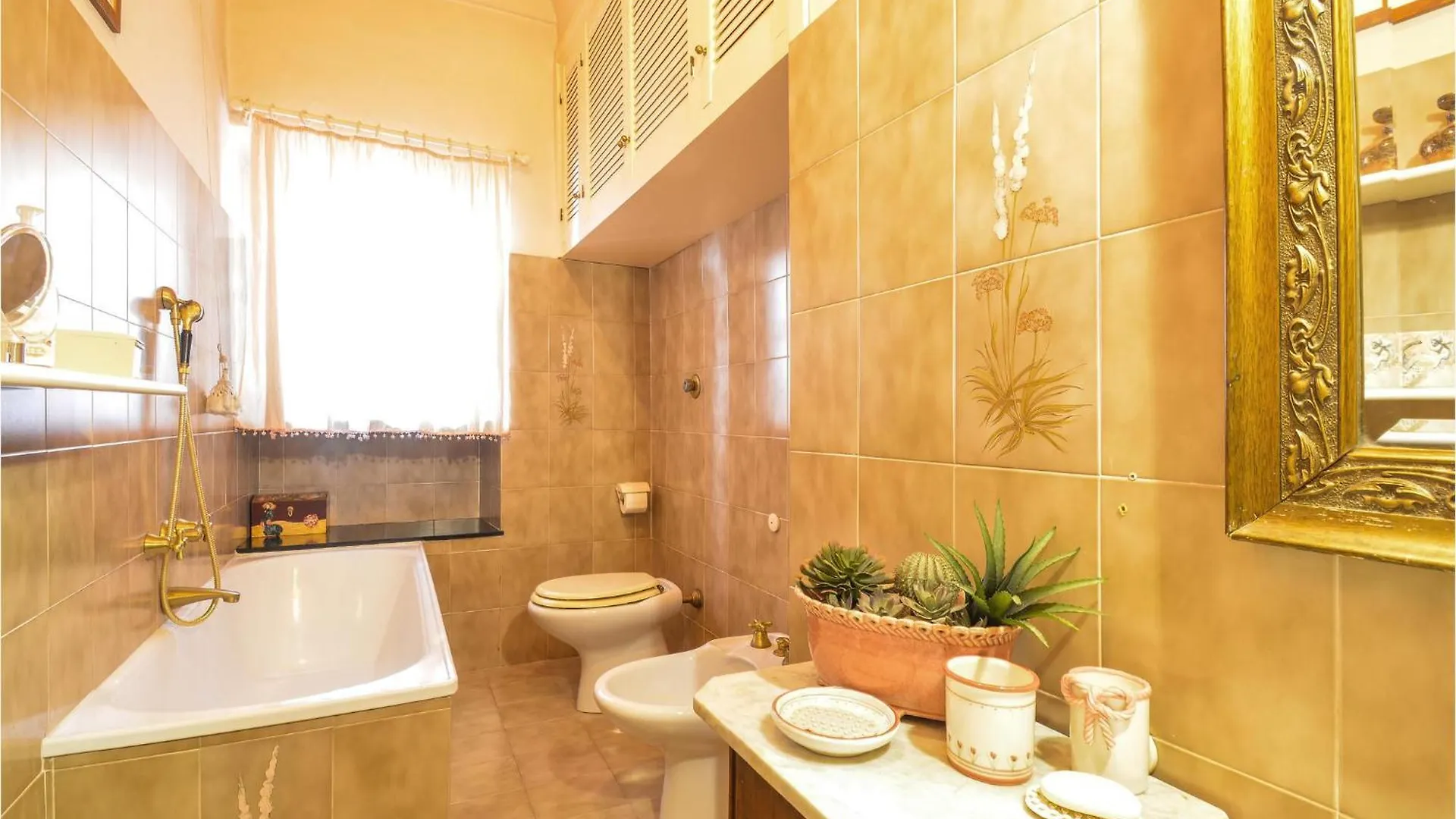 3 Bedroom Cozy Apartment In Genova Sestri Ponente 0*, Genoa