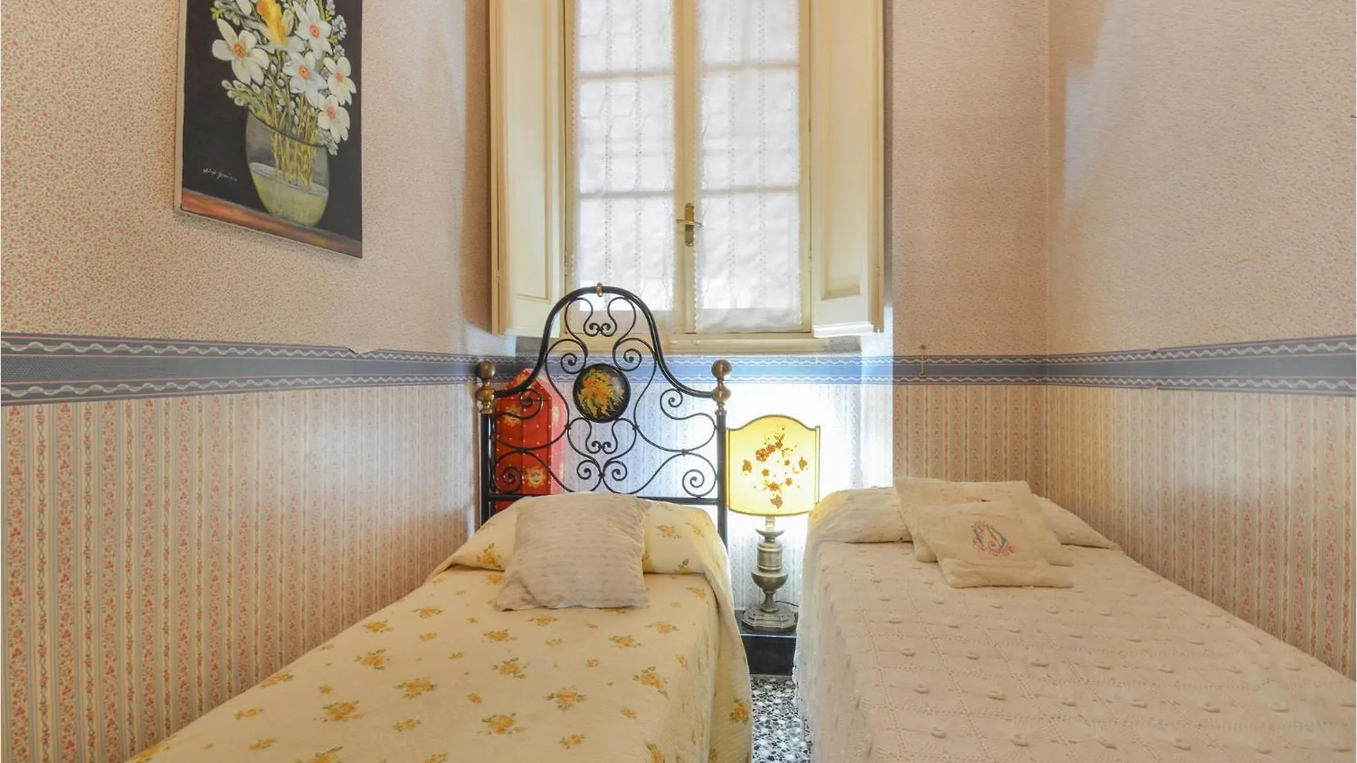 3 Bedroom Cozy Apartment In Genova Sestri Ponente Italy